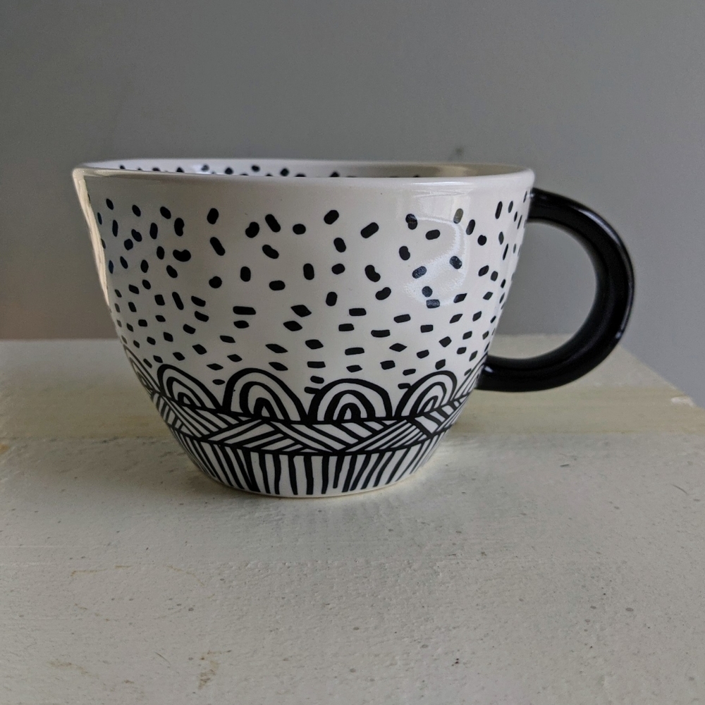 Black and white mug